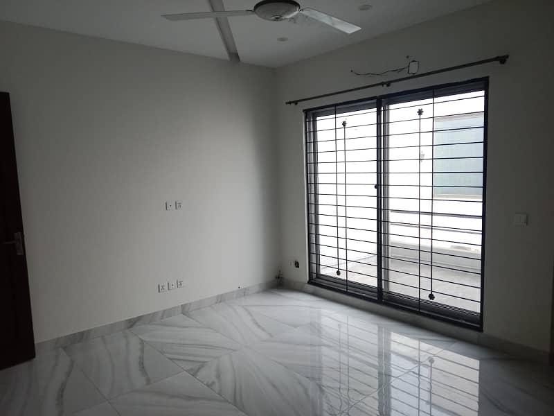 One Kanal Slightly Used Upper Portion For Rent In Phase 1, DHA, 9