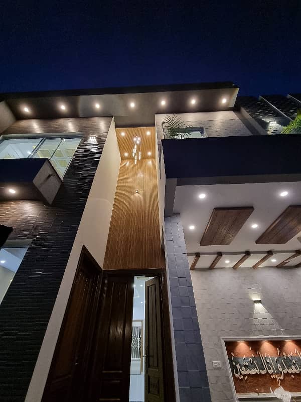 10 Marla BRAND NEW FIRST ENTERY FACING PARK double storey luxery leatest modern stylish house available for sale in valancia town lahore by fast property services real estate and builders lahore with original pics 2