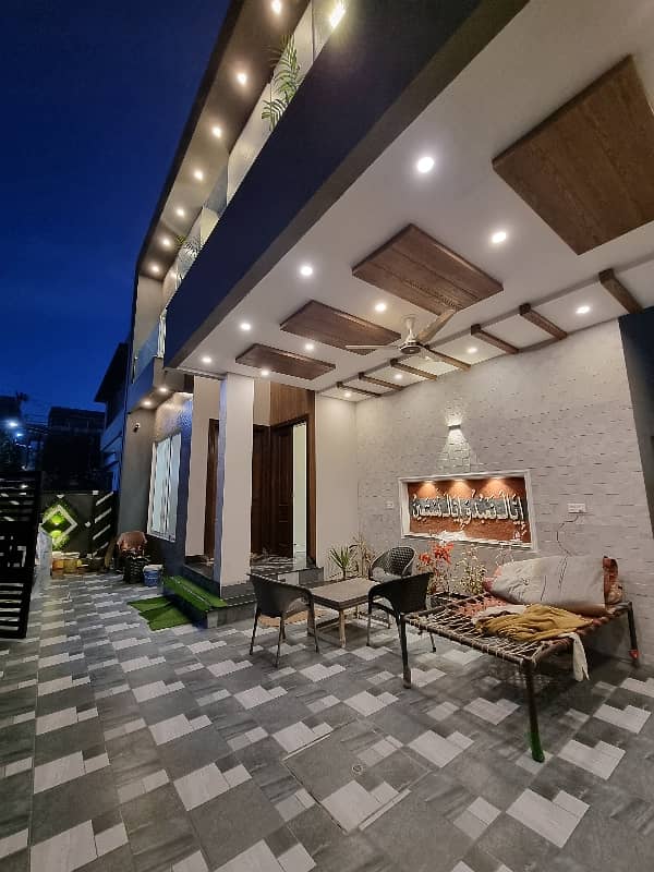 10 Marla BRAND NEW FIRST ENTERY FACING PARK double storey luxery leatest modern stylish house available for sale in valancia town lahore by fast property services real estate and builders lahore with original pics 3