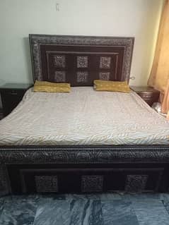 King Size Black Crown Bed | 2 Side Tables with Glass Screen