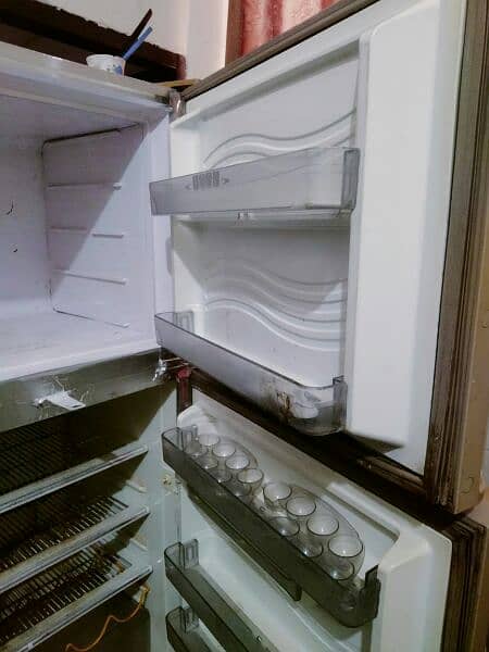 large sized Dawlance Refrigerator for sale 2
