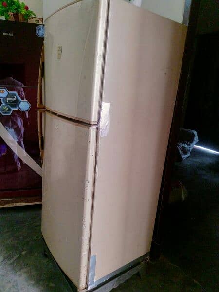 large sized Dawlance Refrigerator for sale 6