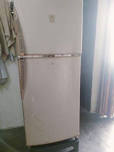large sized Dawlance Refrigerator for sale 7