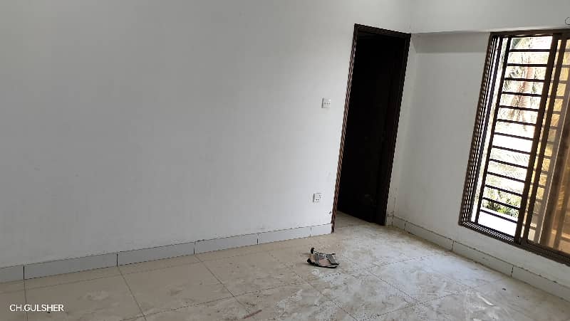 4 BED DRAWING DINNING BRAND NEW WEST OPEN FLAT FOR RENT IN JAUHAR 8