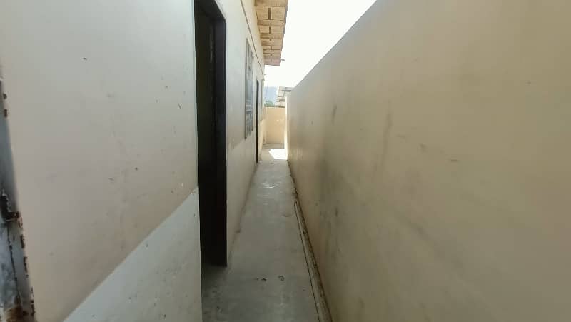 500 Square Yard Running School Available For Sale in Gulshan e iqbal. 6