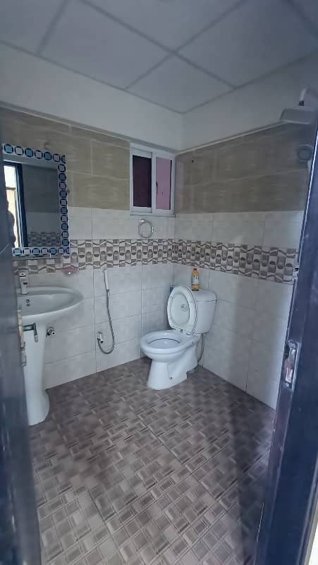 3 bed DD Flat Available For Sale in Gulistan e jauhar 10