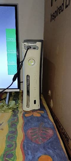 XBOX 360 With 40+Games Good Condition Just Minor Frame Broken  250 gb