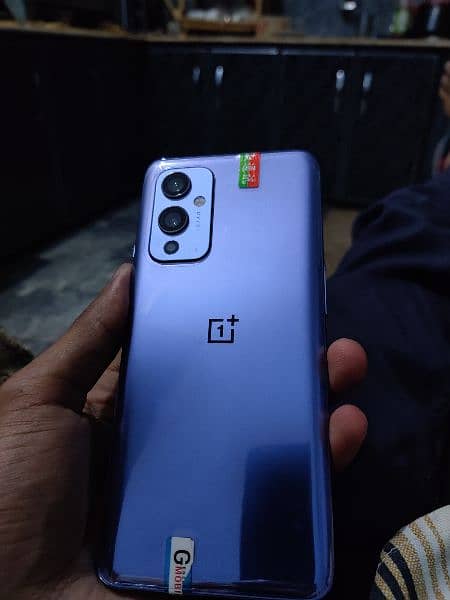 OnePlus 9 12/256 with 65 volt charger 3