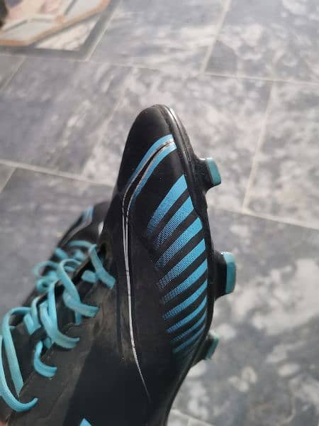 football shoes. UK 9.5. . . . . . 10/10. . . 2 time used only. 4