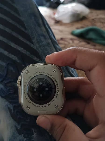 good watch with ceramic case with wire less charger and two bands 7