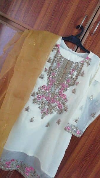 wedding  wear medium size one time used with two dubatas 1