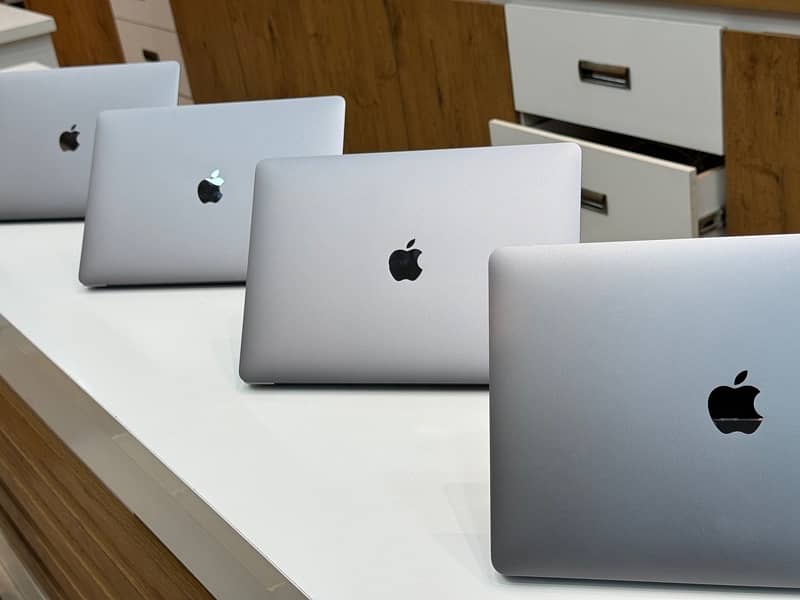 Apple Macbook Air 2020 !! 16Gb -256gb Storage Core i5 2