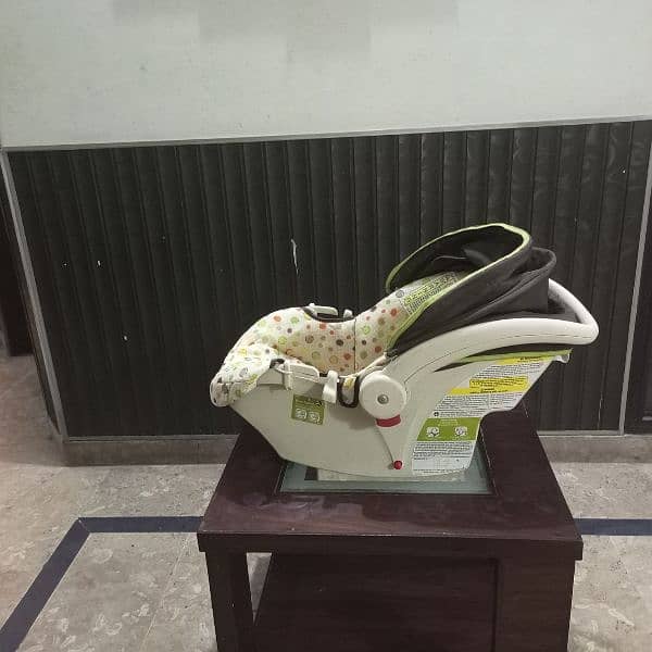 Carry Cot + Car Seat. 1