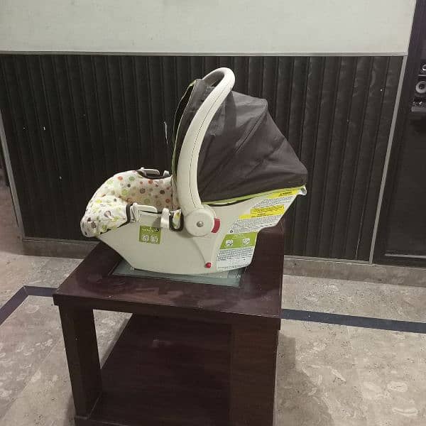 Carry Cot + Car Seat. 5