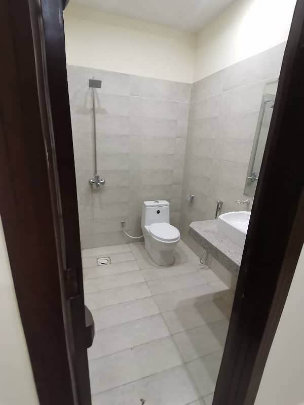 Flat Of 1200 Square Feet In Bahria Town Phase 8 - Sector E-1 For Rent 3