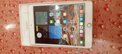 ipad mini 5 with box and charger 0