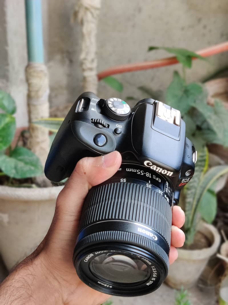 Canon 100D in New Condition 5