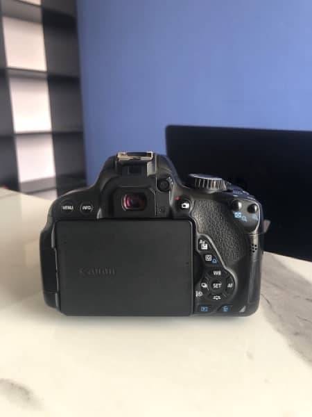 Canon EOS 650D camera with accessories 3