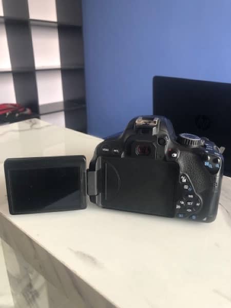 Canon EOS 650D camera with accessories 4