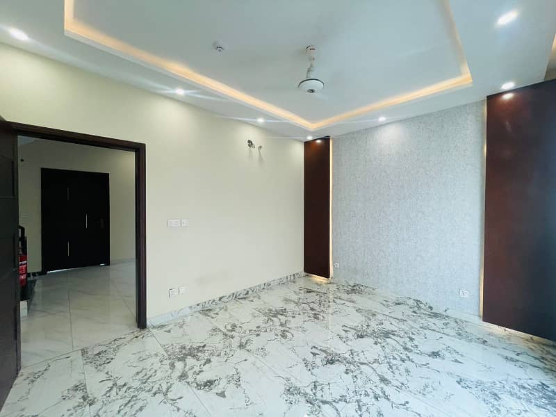 DESIGNER 5 MARLA HOUSE FOR SALE IN DHA LAHORE 17