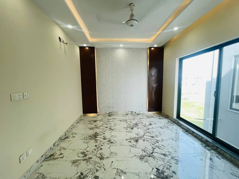 DESIGNER 5 MARLA HOUSE FOR SALE IN DHA LAHORE 18