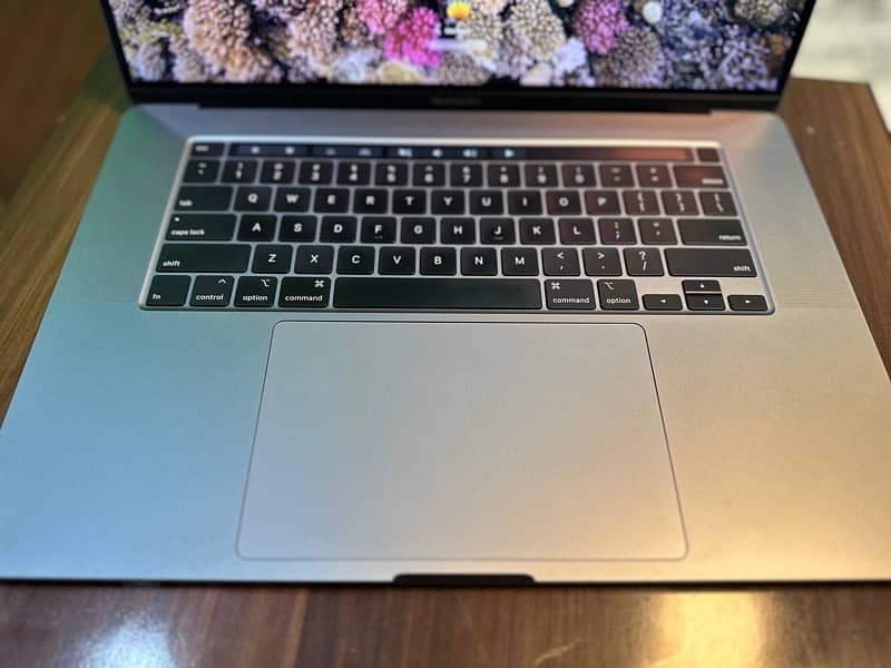 Apple MacBook Pro 2019 16GB/512 SSD Core i7 16’. inches 2