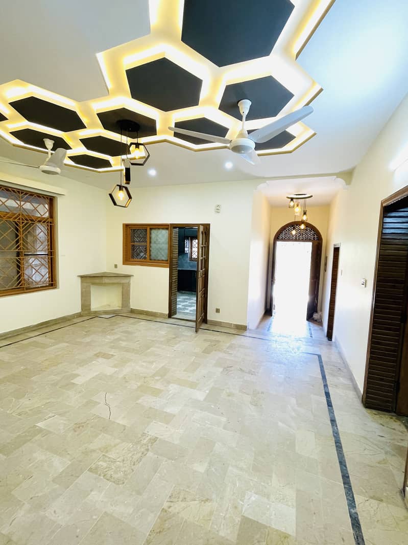 Beautiful 12 marla triple story house for sale in zeeshan street chaklala scheme 3 10