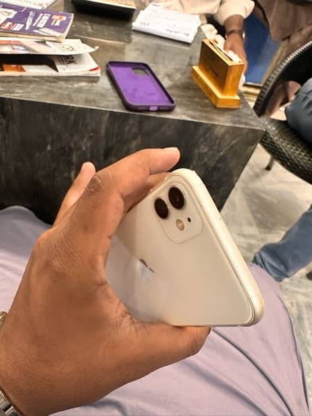 Iphone 11 (128GB) PTA Approved 4