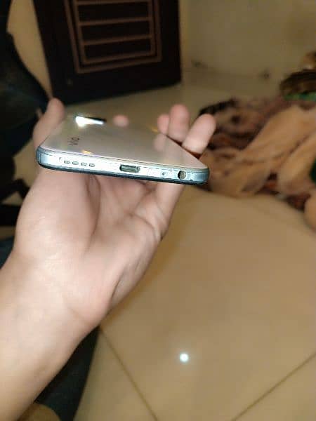 vivo y21 with full box used 2