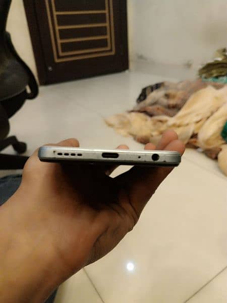 vivo y21 with full box used 8