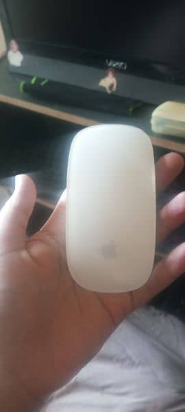 Mac mini late 2012 with final cut pro and Mac wireless mouse original 9