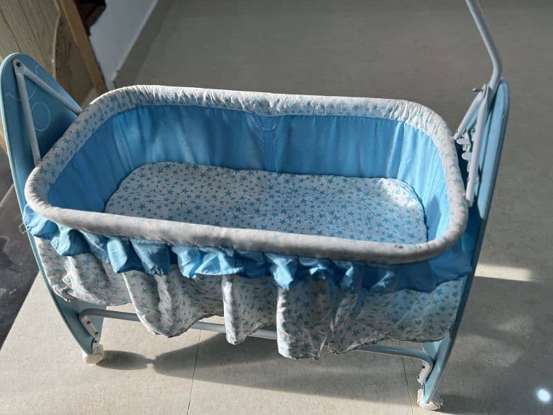 Cool Baby Crib in excellent condition 8