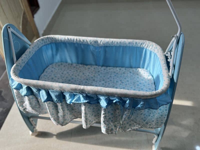 Cool Baby Crib in excellent condition 9