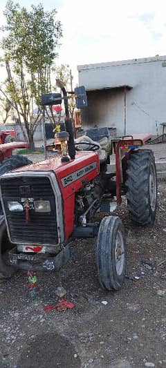 Tractor Massey Fergus son 240