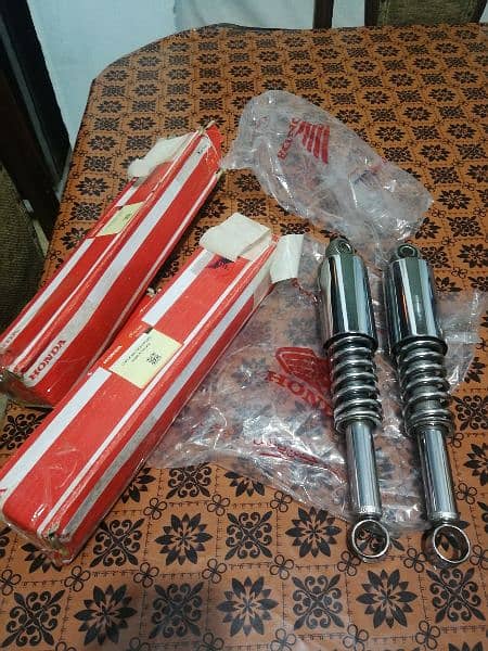 Honda Cg 125 engine side cover, chain cover, shocks, parts 4