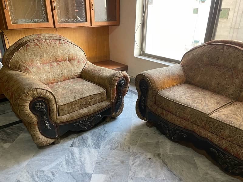 Sofa set in very Good condition 2