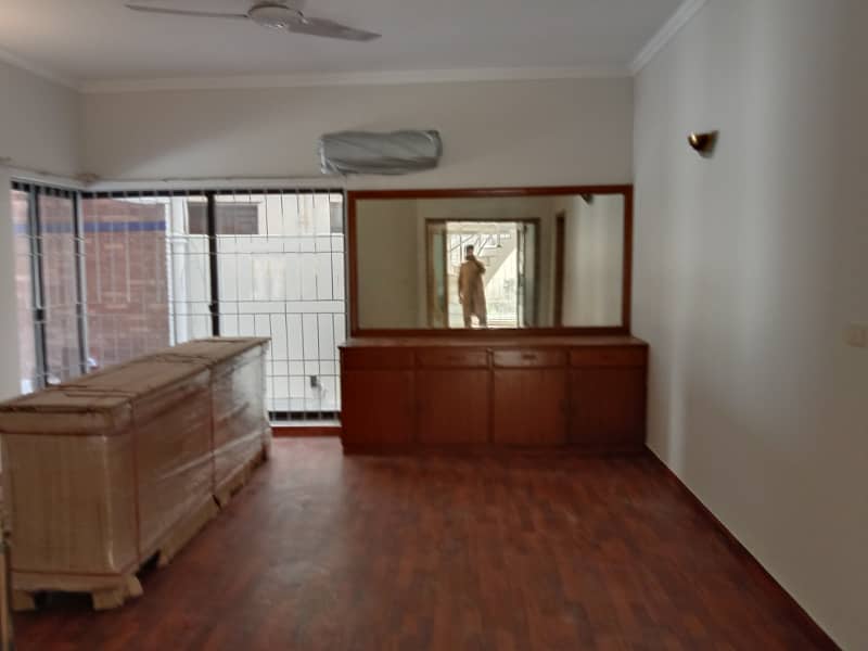 1Kanal Most Good Bungalow For Sale in DHA Phase 3 5