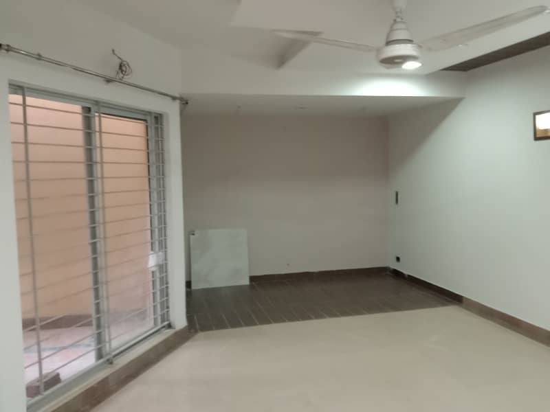 1Kanal Most Good Bungalow For Sale in DHA Phase 3 6