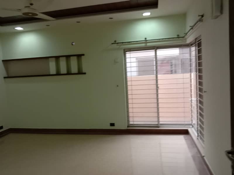 1Kanal Most Good Bungalow For Sale in DHA Phase 3 8