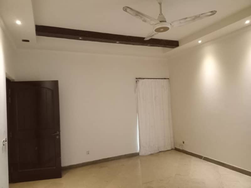 1Kanal Most Good Bungalow For Sale in DHA Phase 3 14