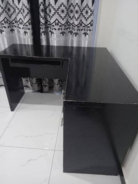L Shaped office table 3