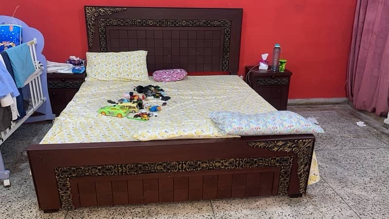 good condition bed set 3