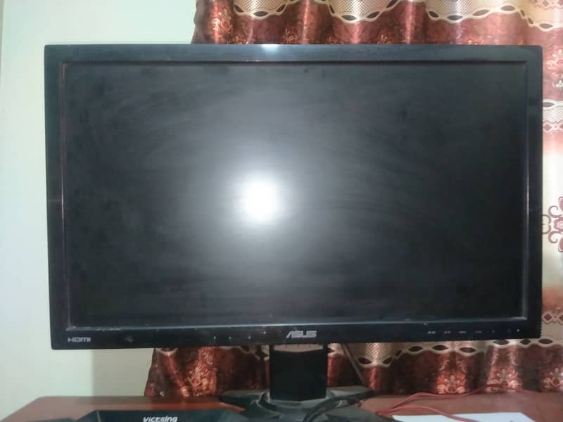 Budget gaming PC with lcd 0