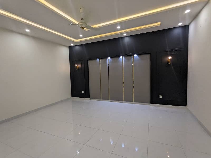 BRAND NEW VIP 1 KANAL Double Storey Double Unit Modern Stylish With Latest Accommodation Sami Commercial House Available For Sale In Main Boulevard Joher Town Lahore By Fast Property Services Lahore With Original Pics. 9