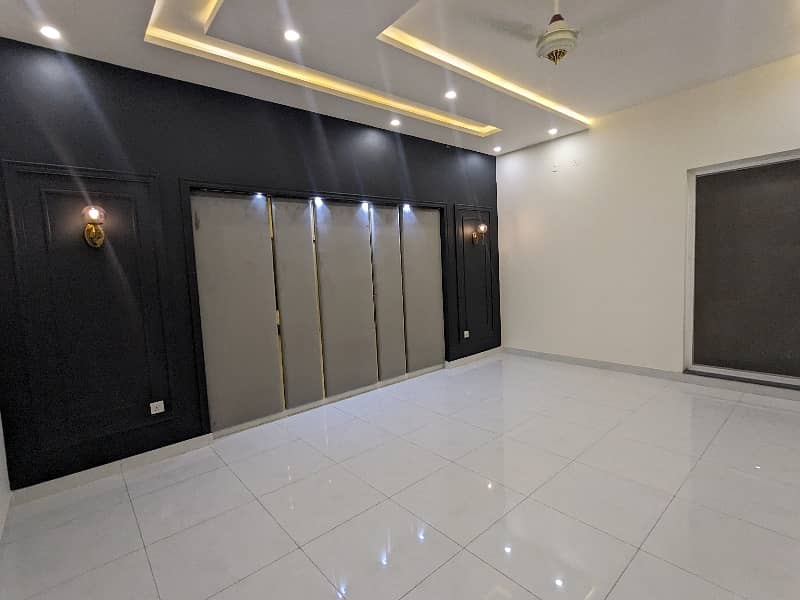BRAND NEW VIP 1 KANAL Double Storey Double Unit Modern Stylish With Latest Accommodation Sami Commercial House Available For Sale In Main Boulevard Joher Town Lahore By Fast Property Services Lahore With Original Pics. 10