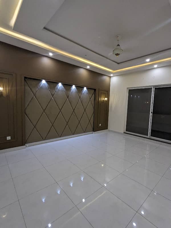 BRAND NEW VIP 1 KANAL Double Storey Double Unit Modern Stylish With Latest Accommodation Sami Commercial House Available For Sale In Main Boulevard Joher Town Lahore By Fast Property Services Lahore With Original Pics. 11