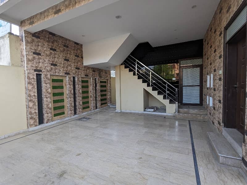 12 Marla brand new luxery with 3 beds attached bathrooms modern stylish leatest Accomodation well upper portion available for Rent with original pics by fast property services real estate and builders lahore 2