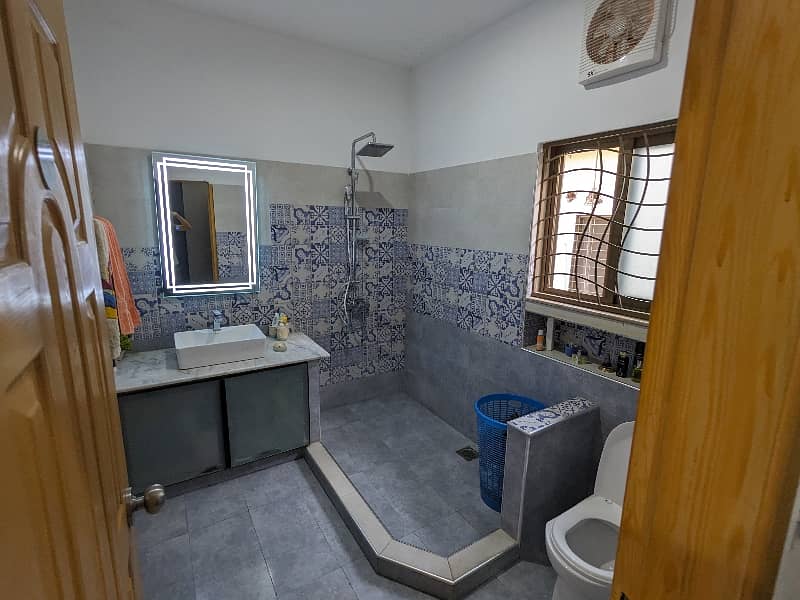 12 Marla brand new luxery with 3 beds attached bathrooms modern stylish leatest Accomodation well upper portion available for Rent with original pics by fast property services real estate and builders lahore 4