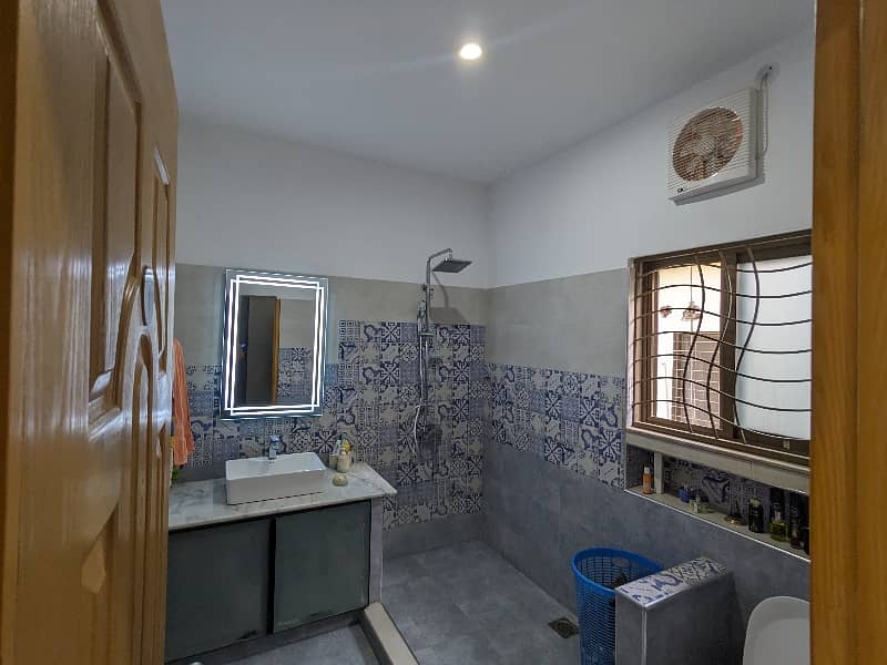 12 Marla brand new luxery with 3 beds attached bathrooms modern stylish leatest Accomodation well upper portion available for Rent with original pics by fast property services real estate and builders lahore 17
