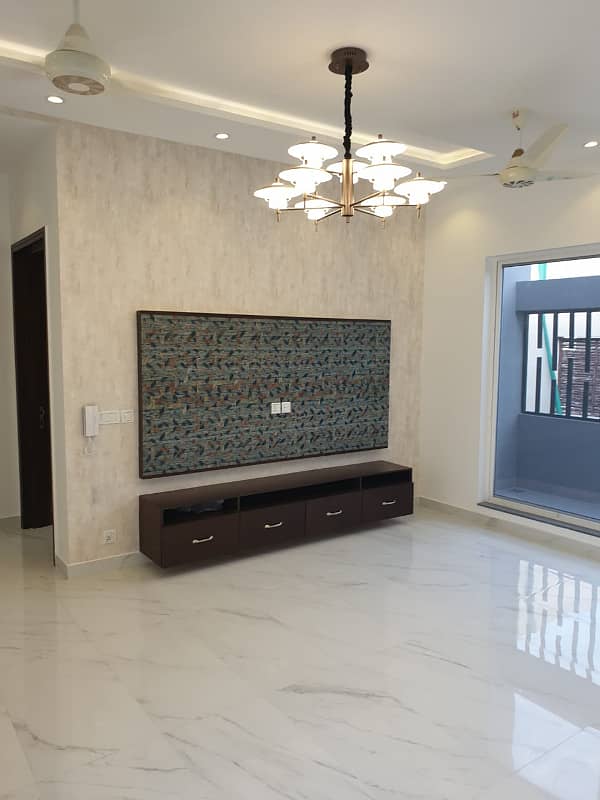 Luxury Location Bungalow Near Park For Rent In DHA Phase 3-Y 13